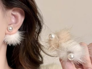 Aretes Perla con Bolita de Pelusa