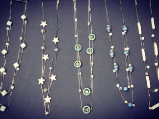 Collar Fino con Accesorios