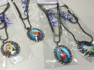 Collar con Dije Católico