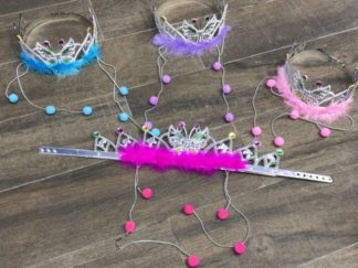 Corona Plástica Plegable con Pluma