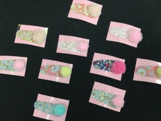 Hebilla Estampada con Flor Organza