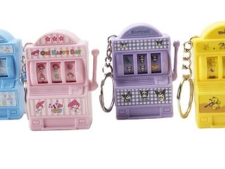 Llavero Maquina Slot SANRIO y POKE.