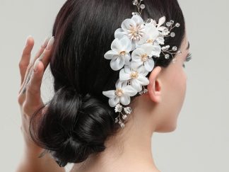 Peineta con Flores Blancos de Organza