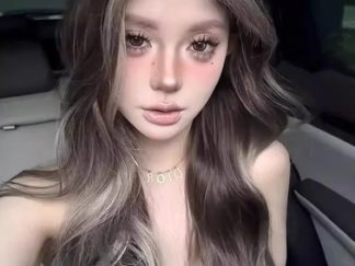 Peluca Castaña con Mecha Rubia con Rulos 60cm