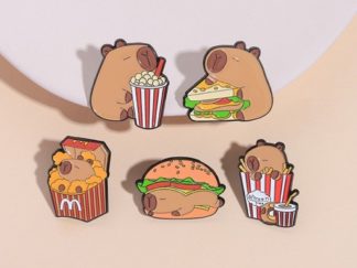 Pin Capybara con Comida Rápida