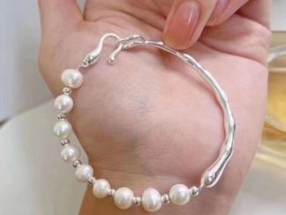 Pulsera Medio Circulo de Metal con Perlas