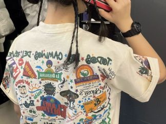Ropa: Remera con Logos (+)